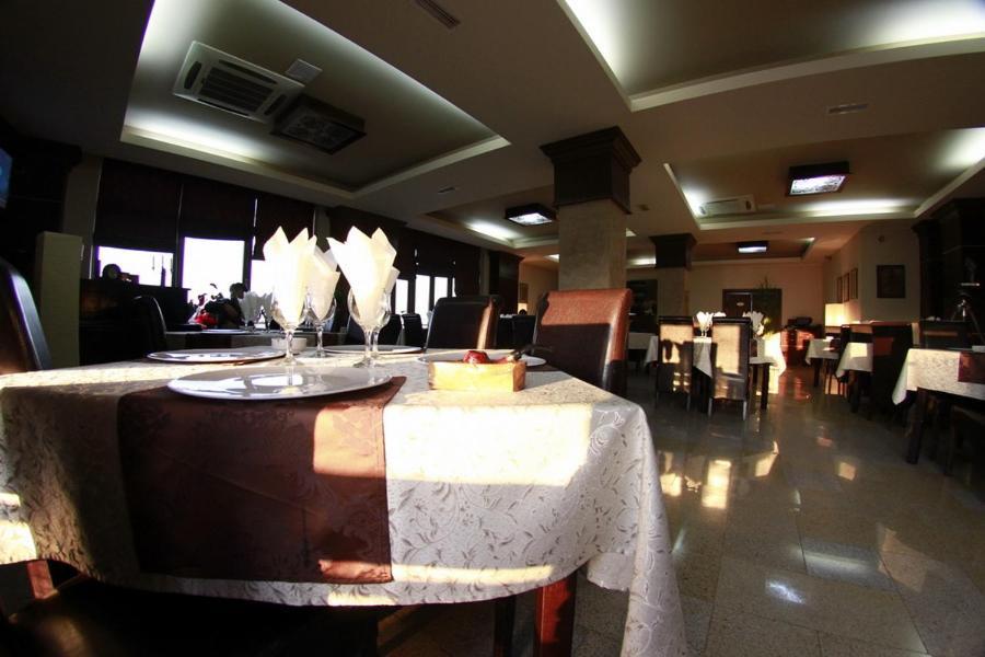 Hotel Imperium Suceava Extérieur photo